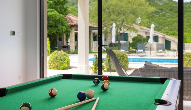 Villa Silentio with heated pool, jacuzzi & sauna