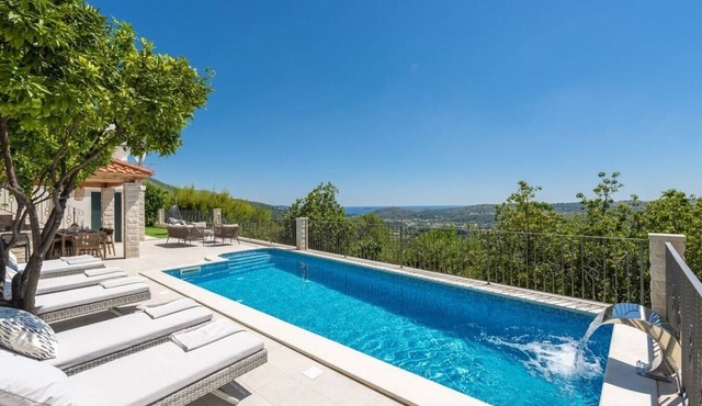Villa Simunka - Independent villa with pool in Dalmatia