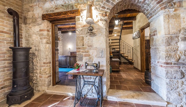 Villa Sisman, 4 bedrooms, private pool, children's playground, nature, beach