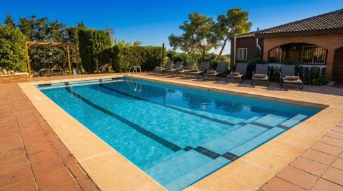 Villa Sitges Soledad 15 minutes drive from Sitges XXL swimming pool 12 p