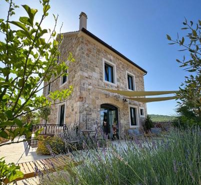 Villa Šjora - 'Autentic Dalmatian Stone Villa with Private Garden & BBQ'