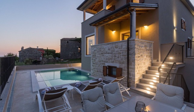 Villa Skarline for 6 people near Umag with salt-water private pool & sea view
