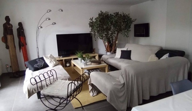 Villa Sleeps 6 above ground pool-spa close to amenities 25 minutes from the beaches