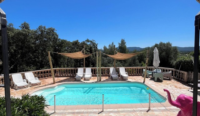 Villa sleeps 12/14 with family.