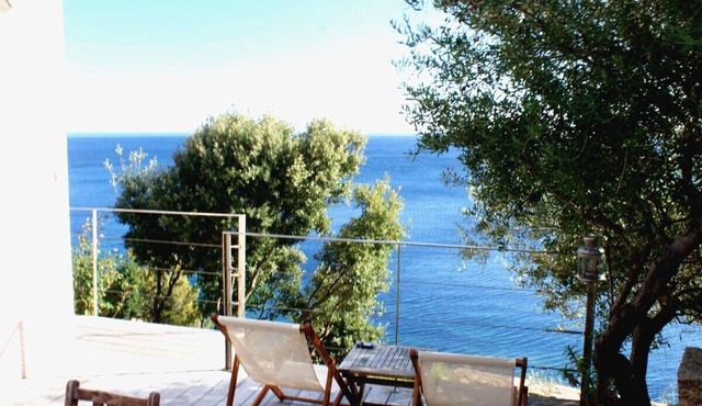 Villa sleeps 4, facing the sea in an exceptional quiet nature