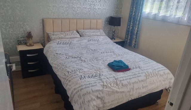 Villa Sleeps 4 with Free Parking