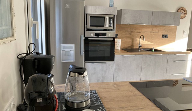 VILLA sleeps 6 - enclosed garden with electric gate located 150m from the beach. 3* label