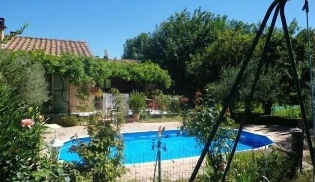 Villa sleeps 8, 2 shower rooms, summer kitchen, heated pool, shaded parking.