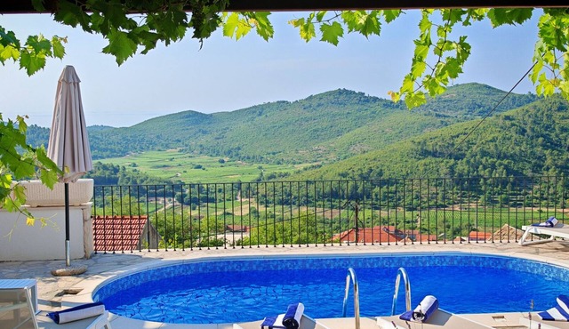 Villa SMOQUIZZA by Villas Guide