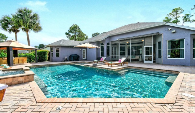 Villa Sobrinas - Luxury 4BR Villa: Pool, Spa, Fire Pit, Pond View, RV Parking, Sleeps 10