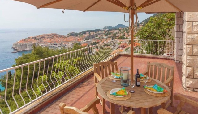 Villa Sofia -Amazing Views and 10-min walk to old town attraction and main beach