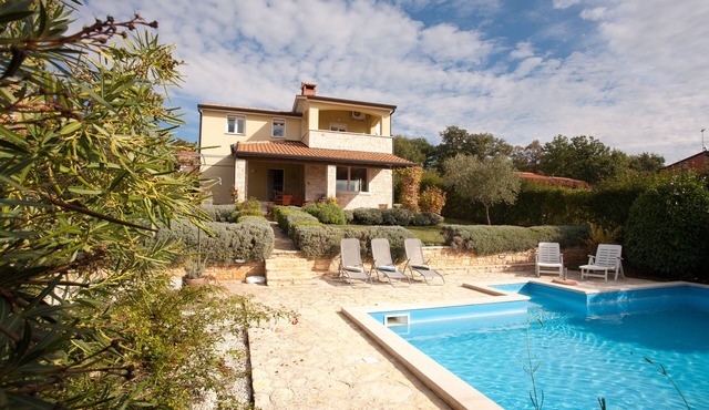 Villa Sofia: Private Pool, Mature Garden, Sea Views