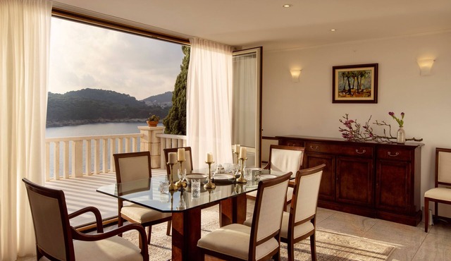 Villa Sol Charming and spacious villa with private sea access