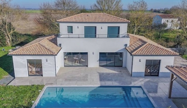 Villa Solis - Spacious villa with pool & garden near La Rochelle