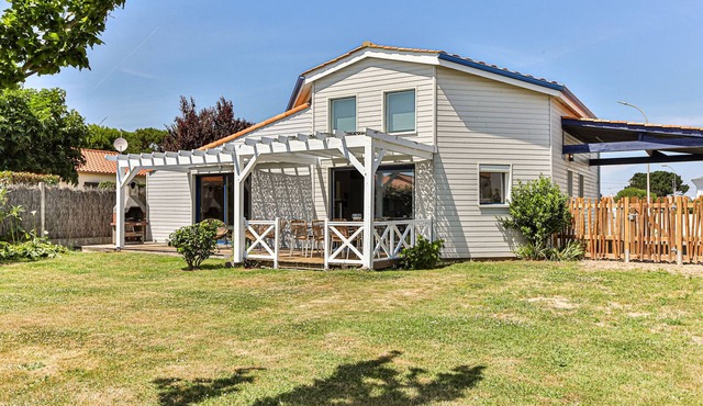 Villa Soleya—modern and spacious, within walking distance of the beach