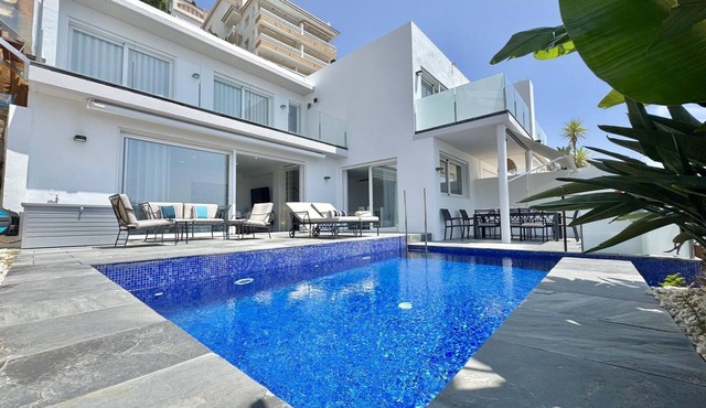 Villa Sol in Canyelles with private pool and Wi-Fi
