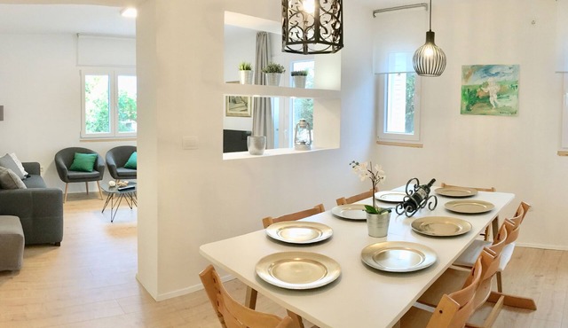 Villa Sol - private heated pool & 30m from the sea