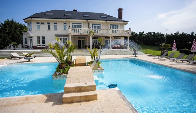 Villa sol y jardin