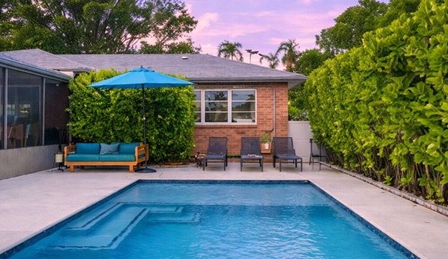 Villa Solana - Pool with game room near downtown