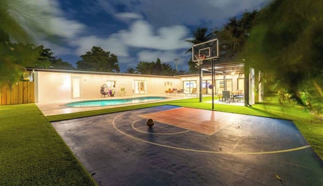 Villa Solara | Pool · Cinema · Basketball Court