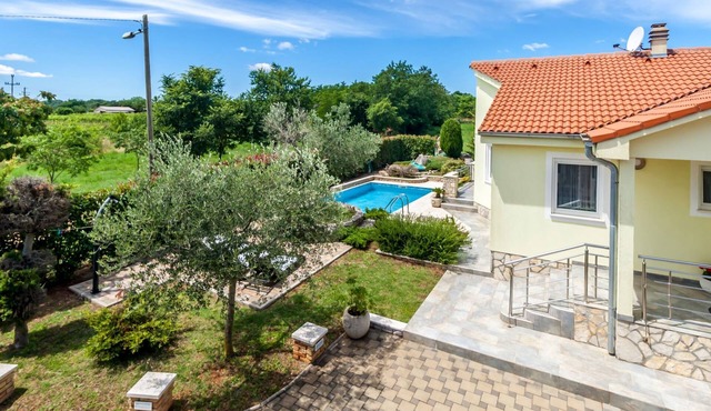 Villa Sole, Ferienvilla mit eigenem Pool bei Pula by Interhome
