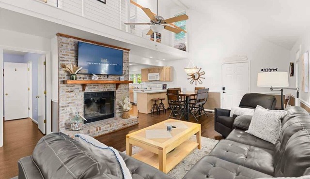 Villa Sole Retreat - Screened Porch & Fire Pit!