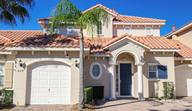 Villa Soleada@Tuscan Hills, a 4 Bedroom 3.5 Bath Villa with West Facing Pool