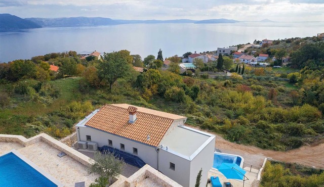 Villa Soleil in peaceful location with a sea view