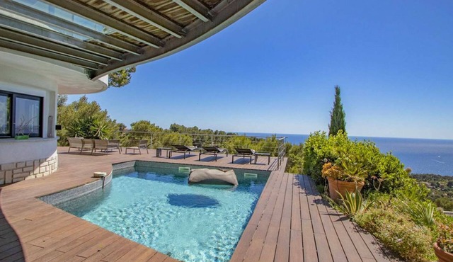 Villa Soliere - Four Bedroom Villa, Sleeps 8