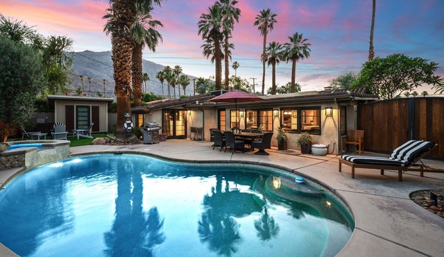 Villa Sonora Palms: Private Luxury Retreat with Pool, Spa, Casita, and Views!
