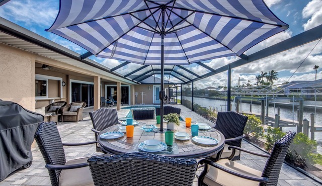 Villa Southern Dream - Delightful 3 BR waterfront Villa w. heated pool, dock and boat lift