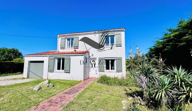 Villa Souzy - Family home with fully enclosed garden. 2km from the ocean.