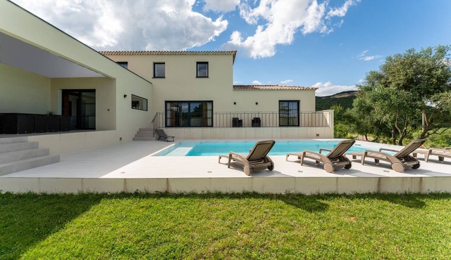 Villa 'Spacieuse Et Accueillante' with Pool, Terrace & Wi-Fi