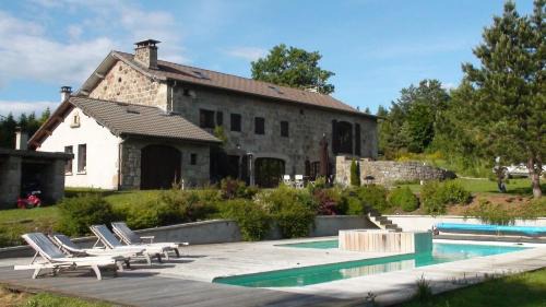 Villa spacieuse avec piscine à Le Chambon-sur-Lignon