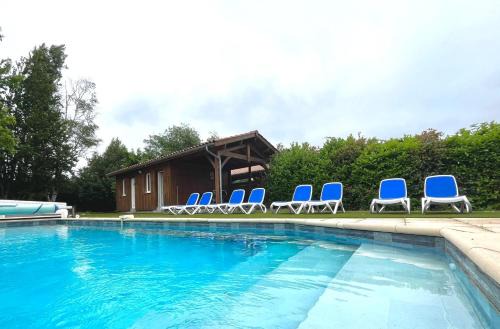 Villa spacieuse à Sainte-Eulalie-en-Born, terrasse, piscine privée