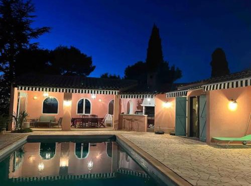 Villa spacieuse à Agde avec piscine privée, idéale pour familles