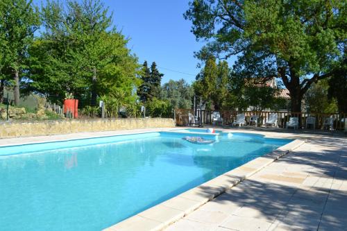 Villa spacieuse à Laurac avec piscine partagée 160 m²