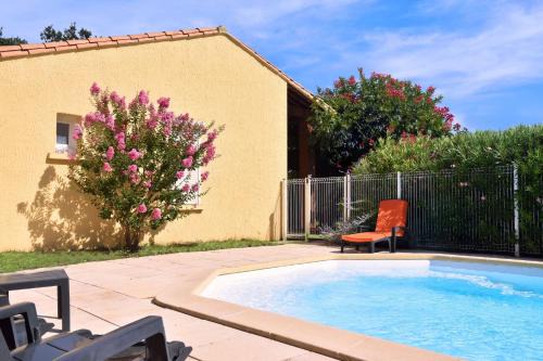 Villa Spacieuse au Calme Absolu avec Grande Piscine Jacuzzi Chauffé - Grand Jardin Sans Vis a vis- Salle de Jeux avec Fresque du Nougat - Ideal Familles et Groupes Drome Provencale