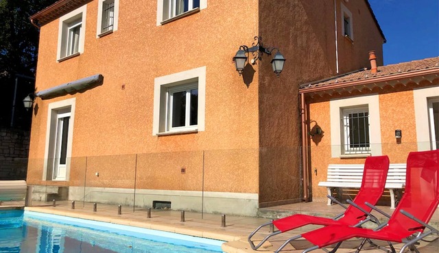 Villa Spacieuse Avec Piscine Privée aux Pieds des Cévennes