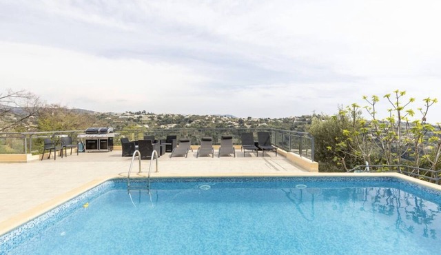 Villa Spacieuse Avec Piscine Proche de la Promenade Des Anglais