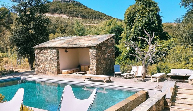 Villa spacious and quiet, in the village, large garden, 10mn from beaches