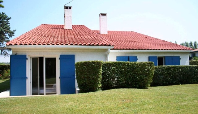 Villa St Jean de Luz, Sea View, Beach 5 mins walk, Parking, Wifi