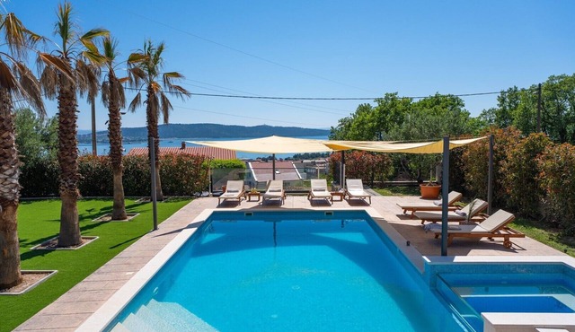 Villa Stanka - 4 Bedrooms, 4 Bathrooms, gym, game room, pool with Whirlpool