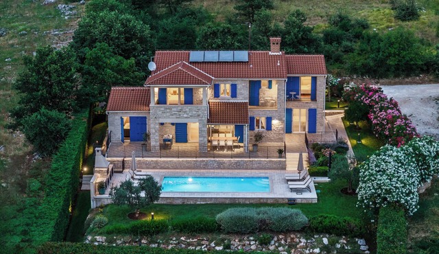 Villa Sterpazzi with Sea View, private Pool, Sauna and Jacuzzi - near Poreč
