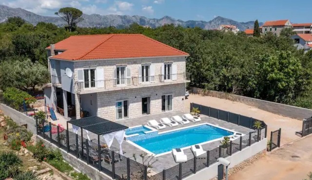 Villa Stipea - Four Bedroom Villa with Swimming Pool