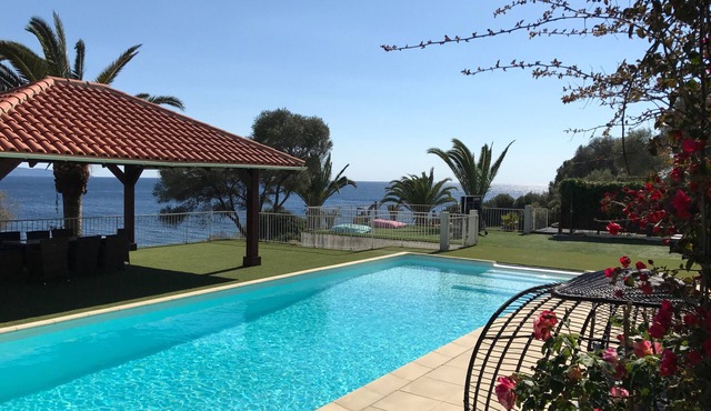 Villa stocking. Feet in the water! Superb sea view- Private pool- Jacuzzi