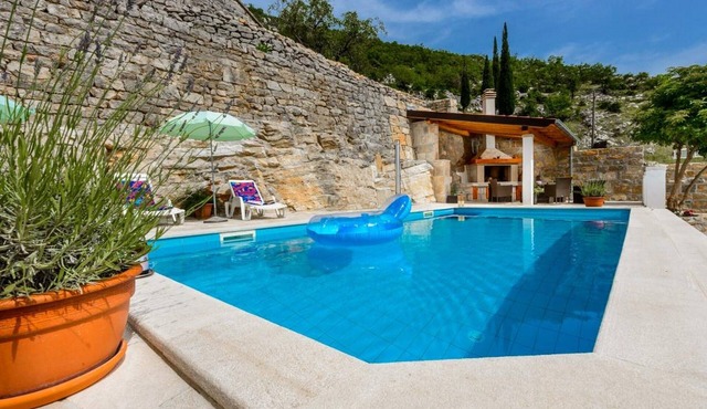 Villa Stone House Kuna - Three-Bedroom Villa with Private Pool