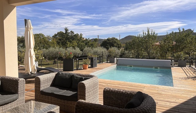 Villa Sud Ardèche Les Vans Haut Standing south facing, private pool, garden with trees