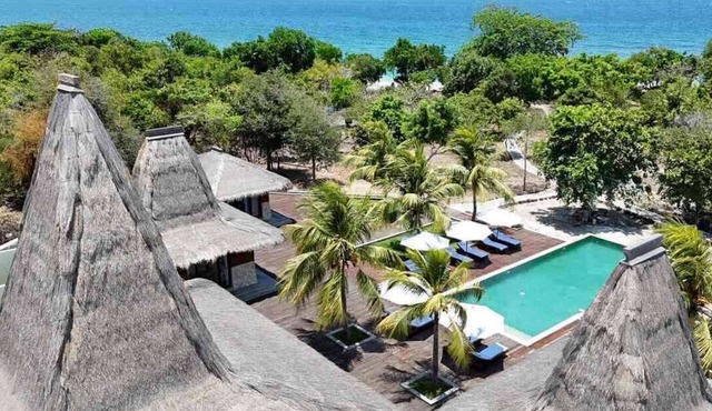 Villa SUMBA, a lush getaway villa beachfront.