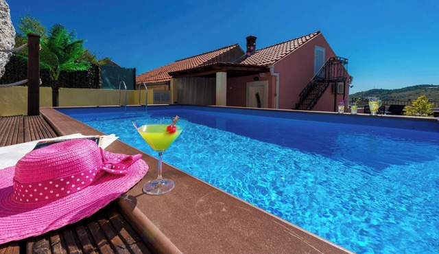 Villa Sun Haven - Three Bedroom Villa, Sleeps 8